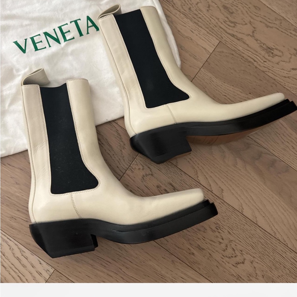Bottega Veneta cream and black boots sz 37.5 never worn